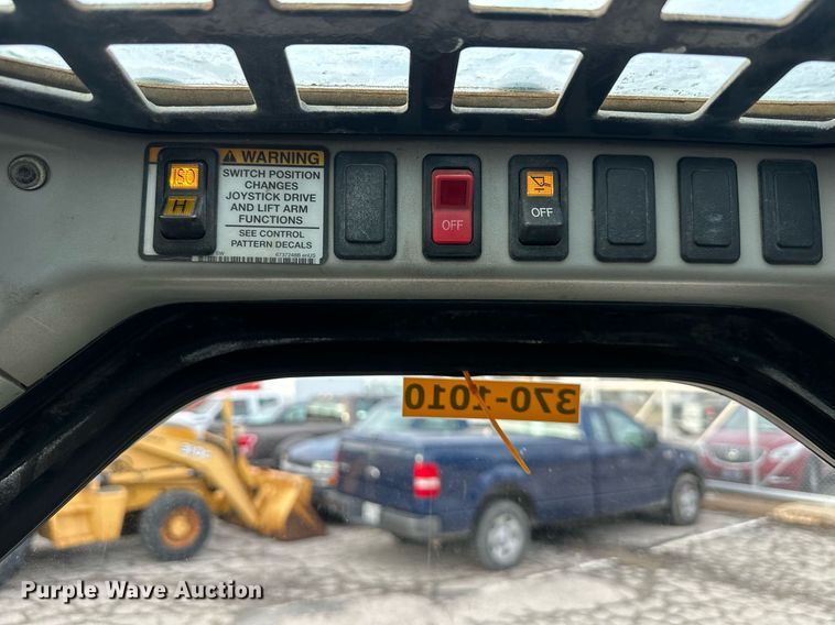 image for item DQ6248 2009 Bobcat T300 tracked skid steer loader