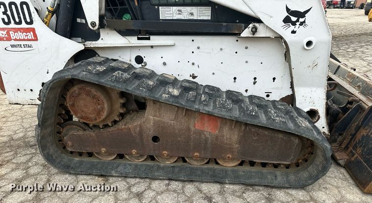image for item DQ6248 2009 Bobcat T300 tracked skid steer loader