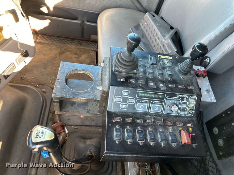 image for item DQ6249 1999 Sterling LT9511 dump truck