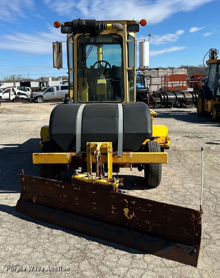 image for item DQ6250 2007 Superior Broom DT80CT broom