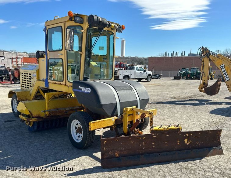 image for item DQ6250 2007 Superior Broom DT80CT broom