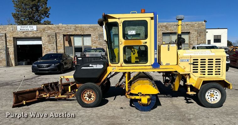 image for item DQ6250 2007 Superior Broom DT80CT broom