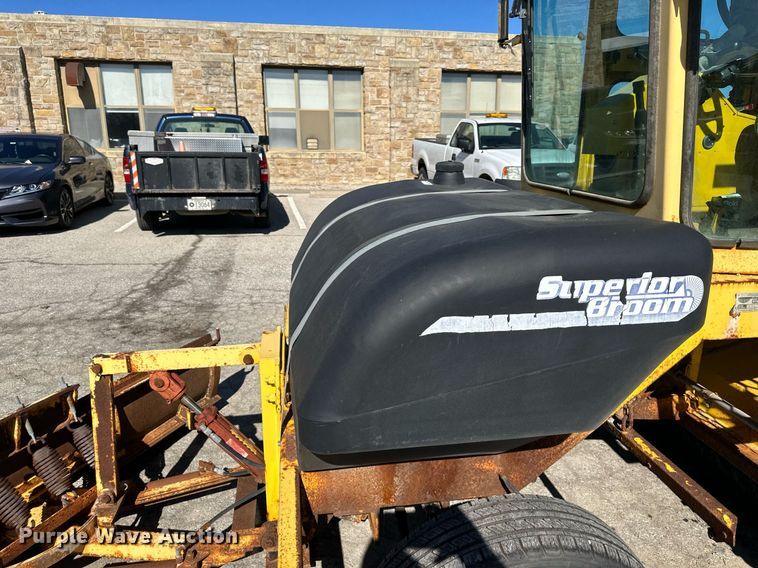 image for item DQ6250 2007 Superior Broom DT80CT broom