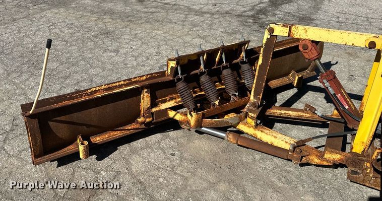 image for item DQ6250 2007 Superior Broom DT80CT broom