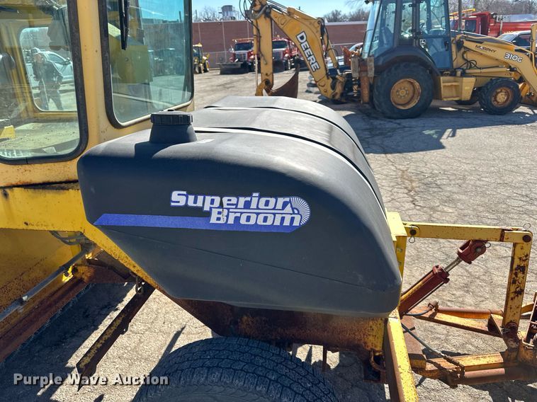 image for item DQ6250 2007 Superior Broom DT80CT broom