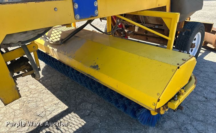 image for item DQ6250 2007 Superior Broom DT80CT broom