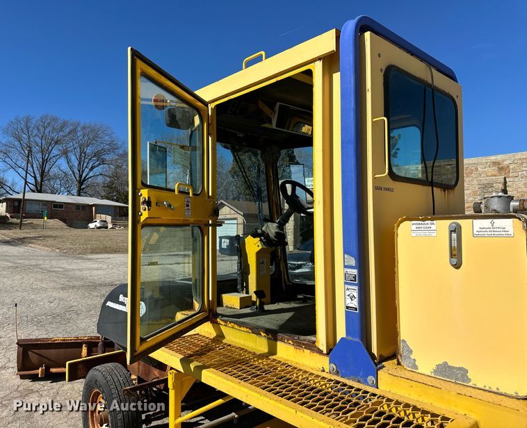 image for item DQ6250 2007 Superior Broom DT80CT broom