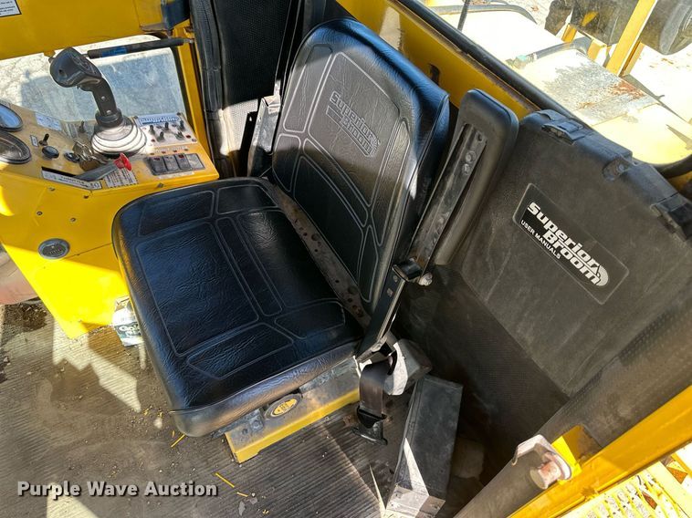 image for item DQ6250 2007 Superior Broom DT80CT broom