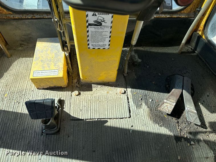 image for item DQ6250 2007 Superior Broom DT80CT broom