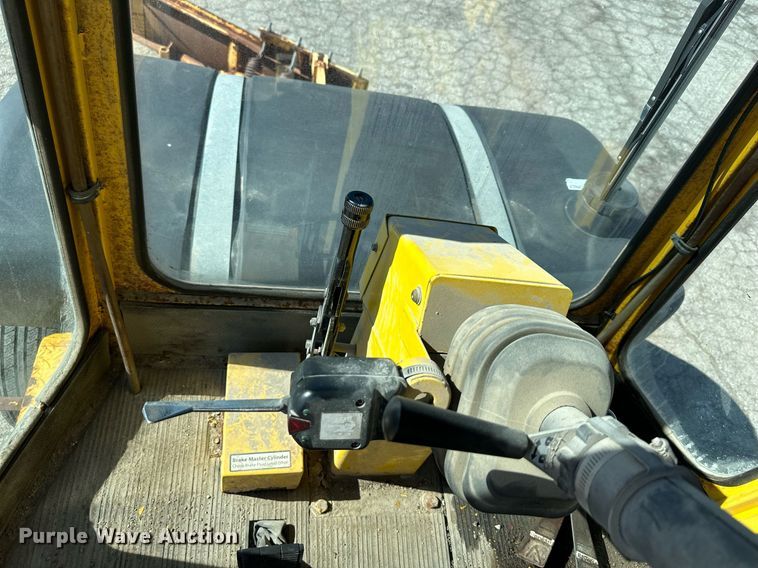 image for item DQ6250 2007 Superior Broom DT80CT broom