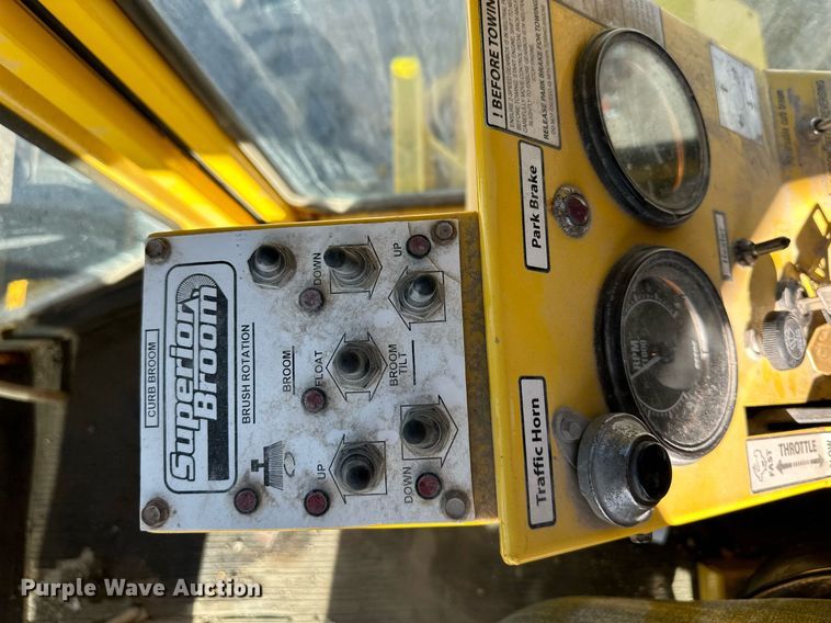 image for item DQ6250 2007 Superior Broom DT80CT broom