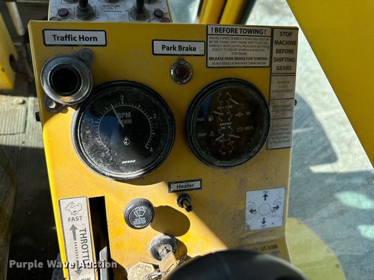 image for item DQ6250 2007 Superior Broom DT80CT broom