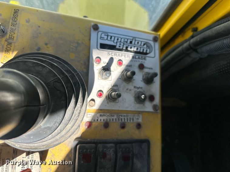 image for item DQ6250 2007 Superior Broom DT80CT broom