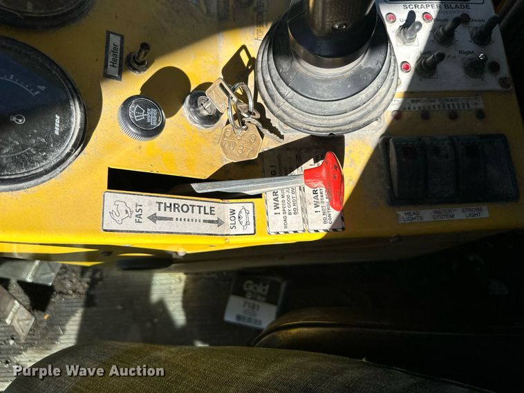 image for item DQ6250 2007 Superior Broom DT80CT broom