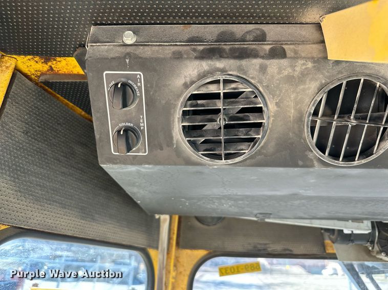 image for item DQ6250 2007 Superior Broom DT80CT broom