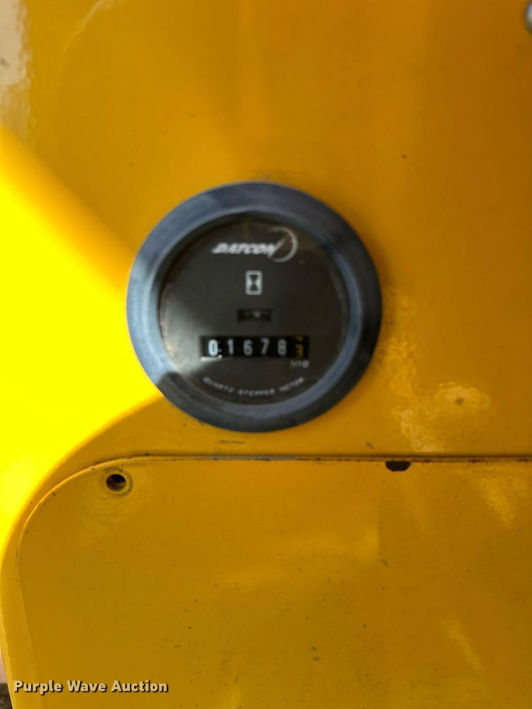 image for item DQ6250 2007 Superior Broom DT80CT broom