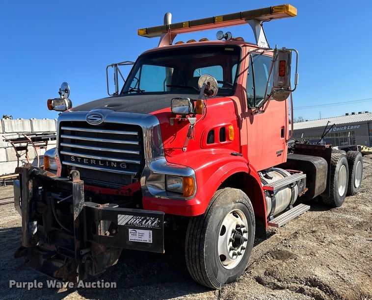 image for item DQ6251 2009 Sterling LT7500 truck cab and chassis