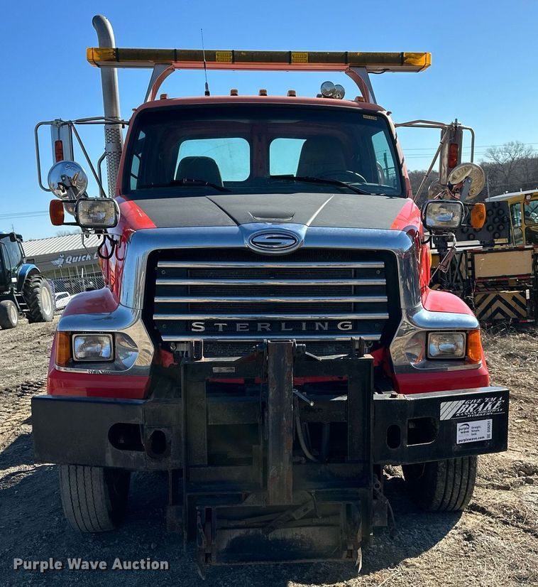 image for item DQ6251 2009 Sterling LT7500 truck cab and chassis