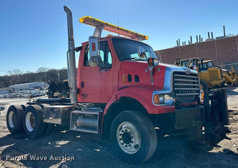 image for item DQ6251 2009 Sterling LT7500 truck cab and chassis