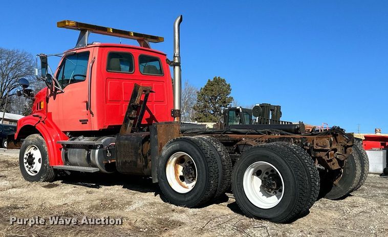 image for item DQ6251 2009 Sterling LT7500 truck cab and chassis