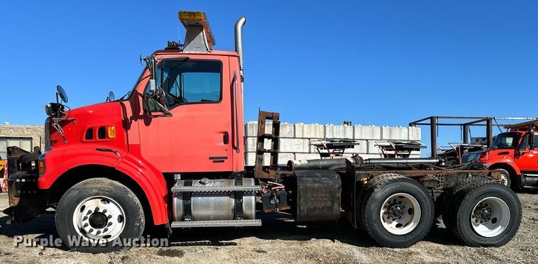 image for item DQ6251 2009 Sterling LT7500 truck cab and chassis