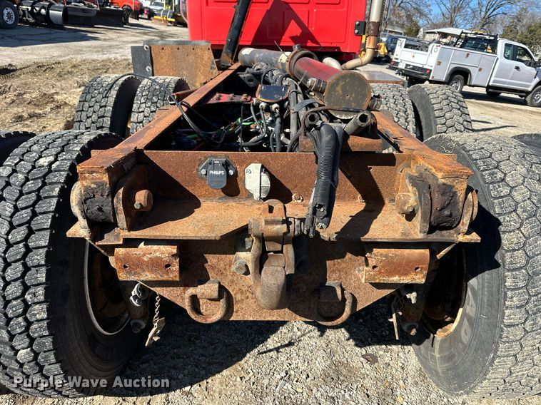 image for item DQ6251 2009 Sterling LT7500 truck cab and chassis