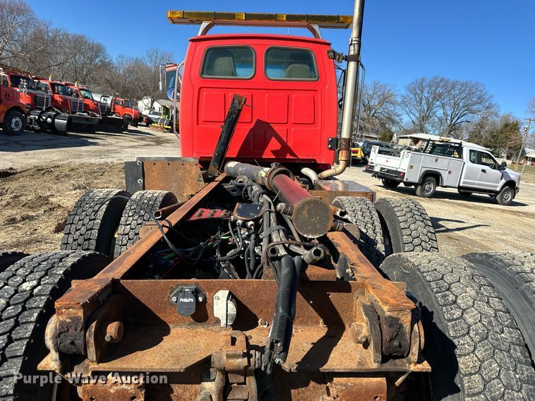 image for item DQ6251 2009 Sterling LT7500 truck cab and chassis