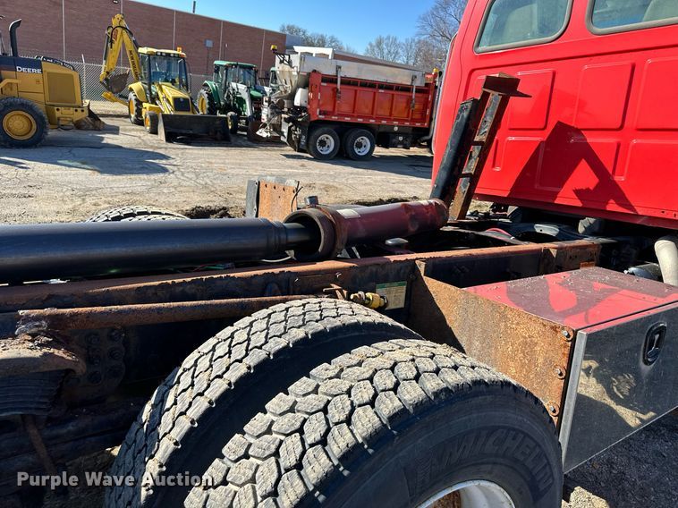 image for item DQ6251 2009 Sterling LT7500 truck cab and chassis