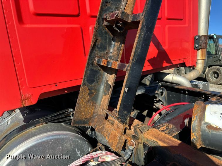 image for item DQ6251 2009 Sterling LT7500 truck cab and chassis