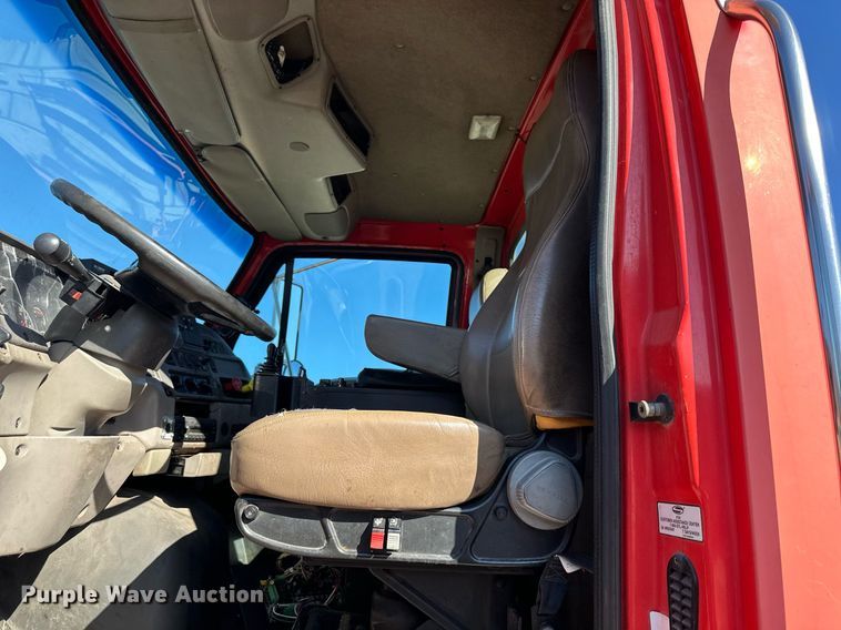 image for item DQ6251 2009 Sterling LT7500 truck cab and chassis