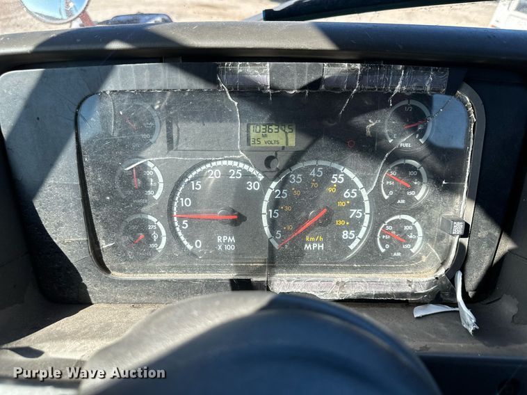 image for item DQ6251 2009 Sterling LT7500 truck cab and chassis