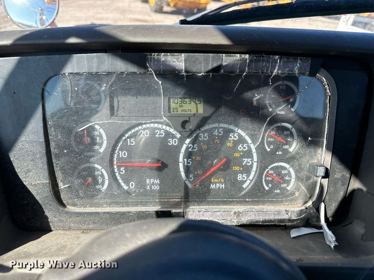 image for item DQ6251 2009 Sterling LT7500 truck cab and chassis