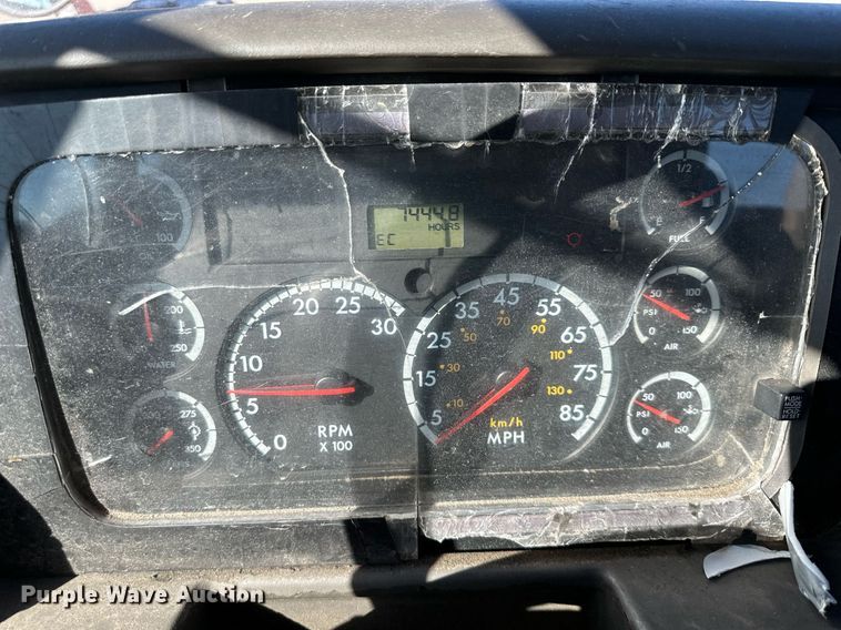 image for item DQ6251 2009 Sterling LT7500 truck cab and chassis