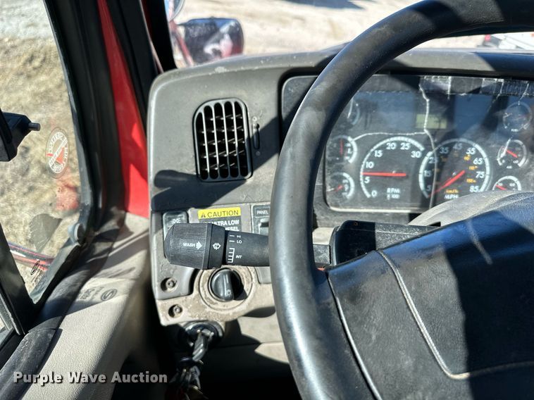 image for item DQ6251 2009 Sterling LT7500 truck cab and chassis