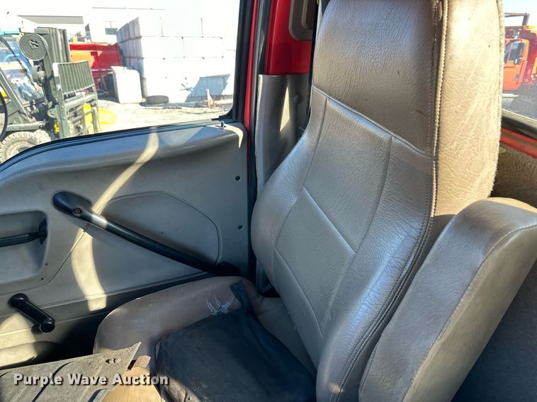 image for item DQ6251 2009 Sterling LT7500 truck cab and chassis