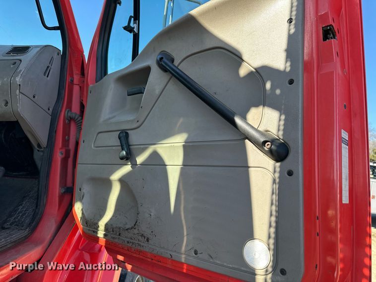 image for item DQ6251 2009 Sterling LT7500 truck cab and chassis