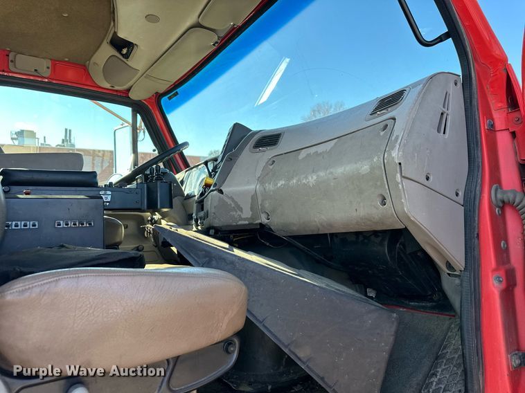 image for item DQ6251 2009 Sterling LT7500 truck cab and chassis