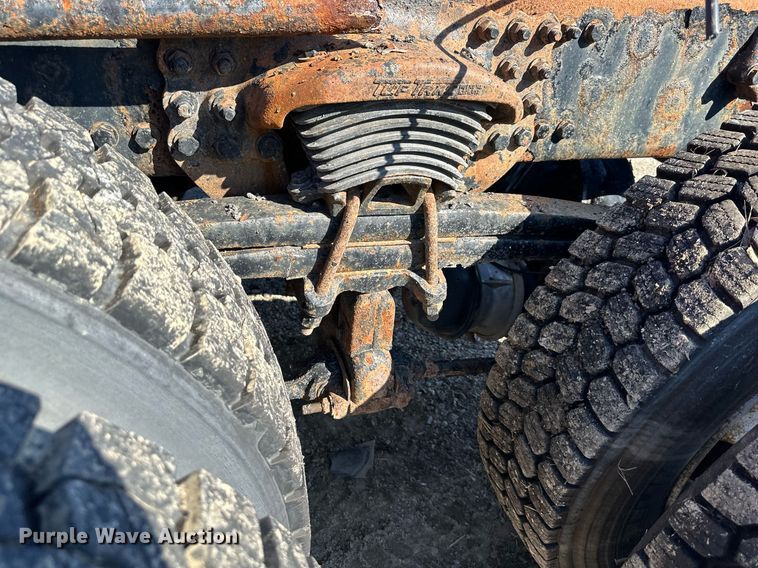 image for item DQ6251 2009 Sterling LT7500 truck cab and chassis