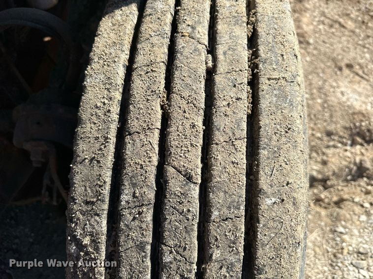 image for item DQ6251 2009 Sterling LT7500 truck cab and chassis