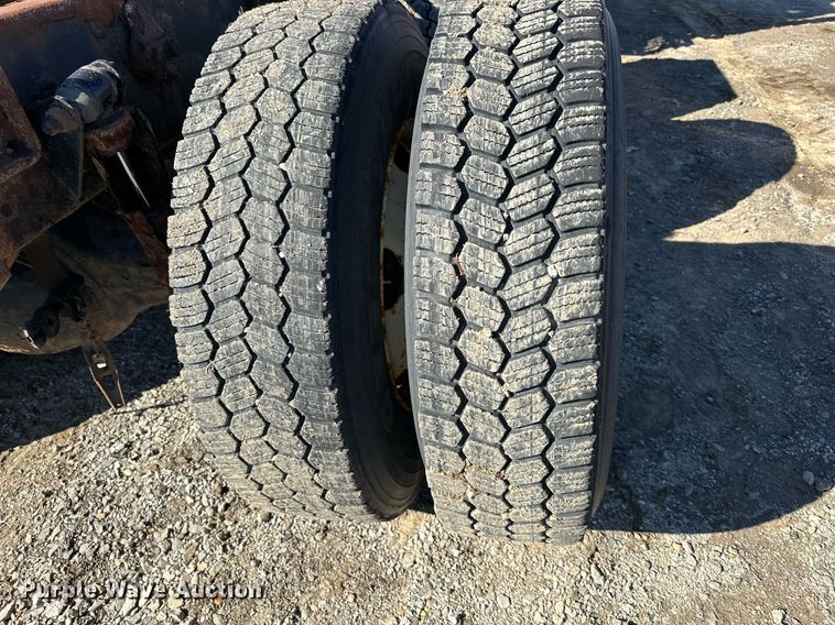 image for item DQ6251 2009 Sterling LT7500 truck cab and chassis