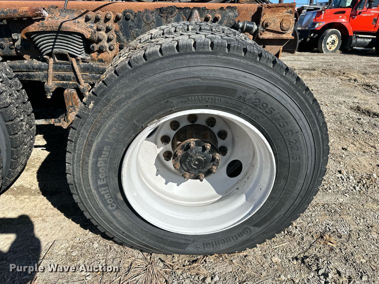 image for item DQ6251 2009 Sterling LT7500 truck cab and chassis