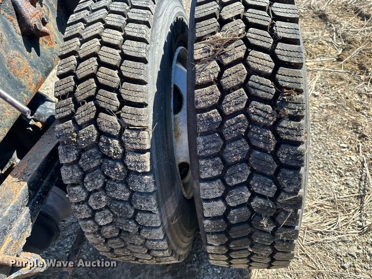 image for item DQ6251 2009 Sterling LT7500 truck cab and chassis