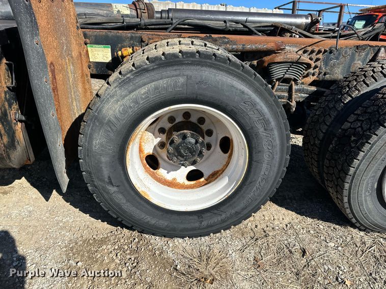 image for item DQ6251 2009 Sterling LT7500 truck cab and chassis