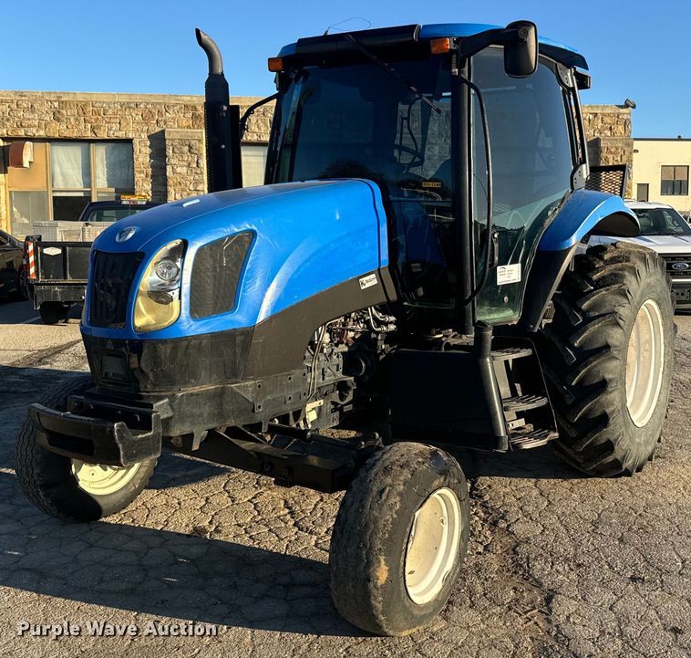 image for item DQ6252 2006 New Holland TS110A tractor