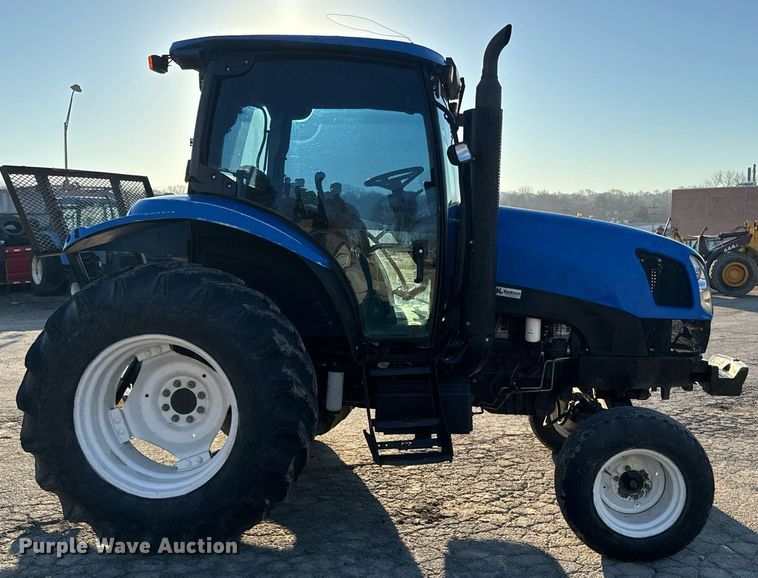 image for item DQ6252 2006 New Holland TS110A tractor