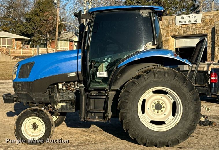 image for item DQ6252 2006 New Holland TS110A tractor