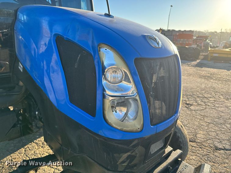 image for item DQ6252 2006 New Holland TS110A tractor