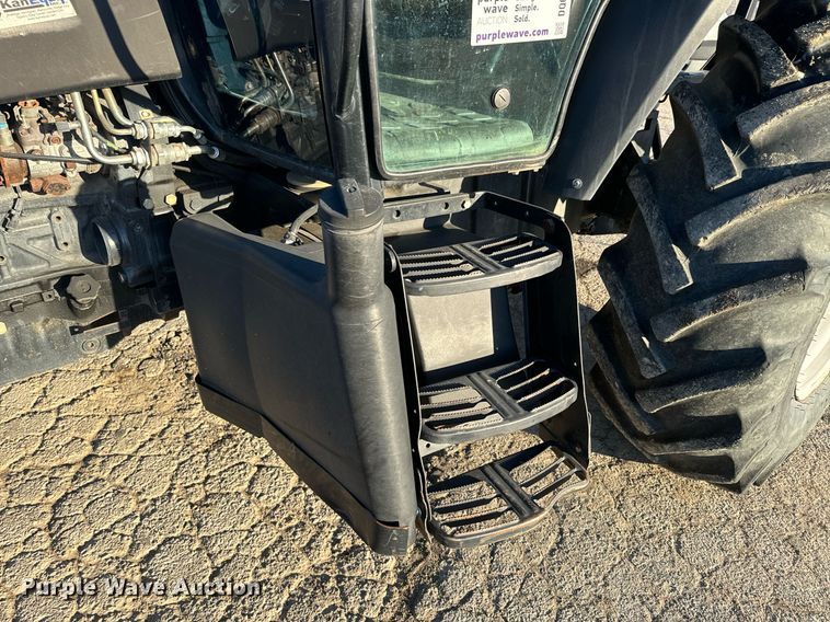 image for item DQ6252 2006 New Holland TS110A tractor