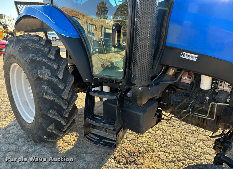 image for item DQ6252 2006 New Holland TS110A tractor