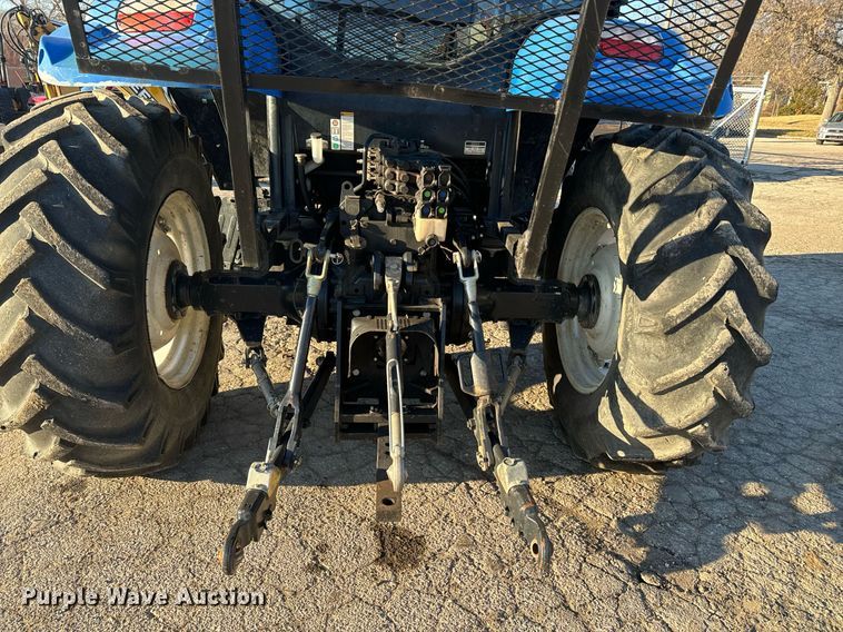 image for item DQ6252 2006 New Holland TS110A tractor